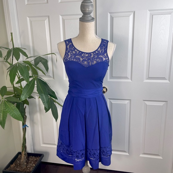 PARTY/COCKTAIL DRESS GUESS Royal Blue High Low Lace Dress - Picture 1 of 5